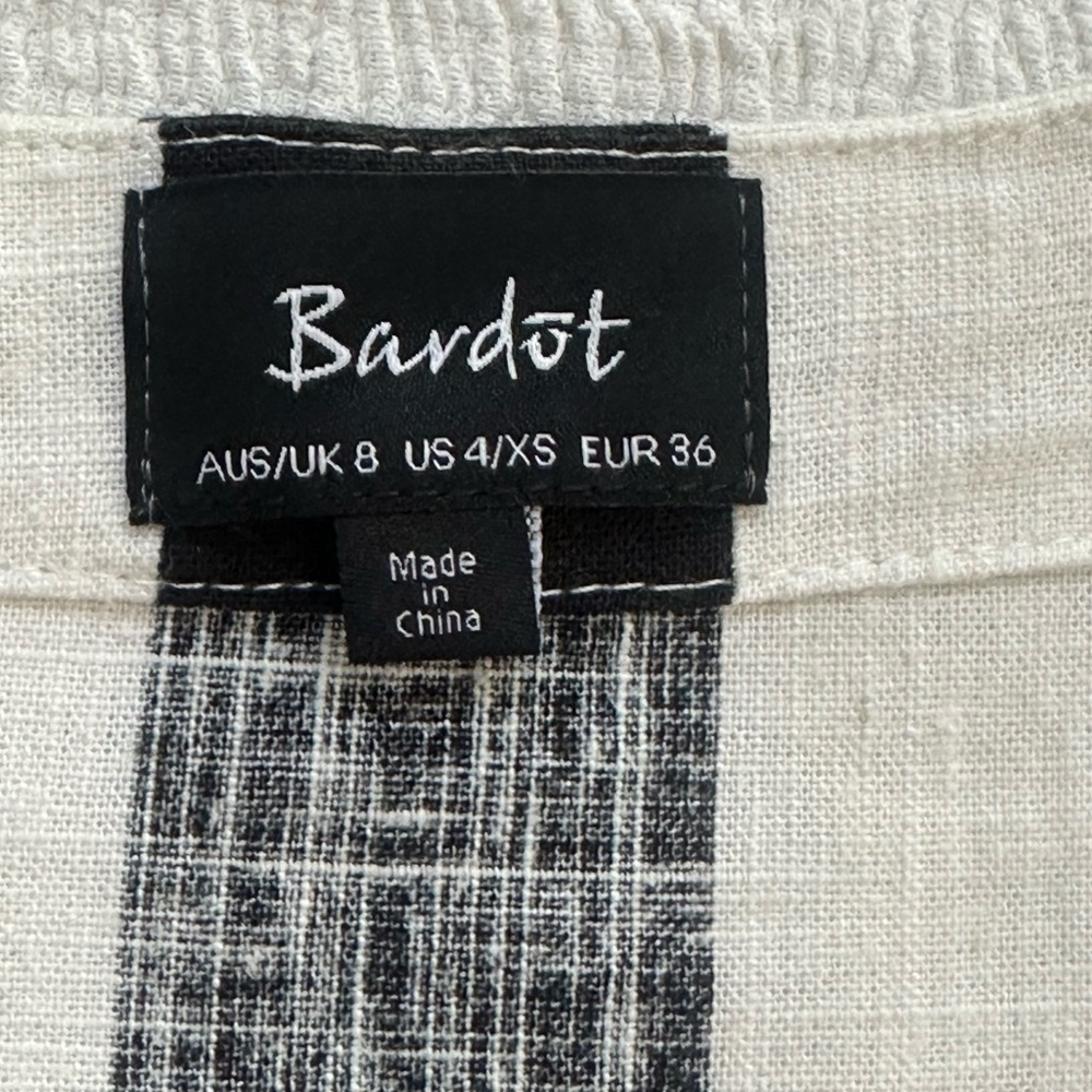 Bold Black and White Striped Tie Front Crop top with Kimono Style Sleeves Bardot - Picture 2 of 7